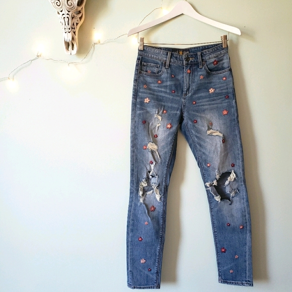 Lucky Brand High Rise Embroidered Denim - Picture 12 of 14